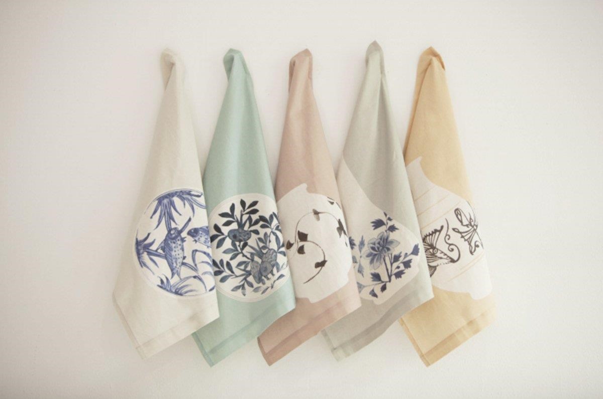 花瓶系列方巾 Tea Towel NT$1,280 圖片提供_JIA PLUS 花瓶系列方巾 Tea Towel NT$1,280 圖片提供_JIA PLUS